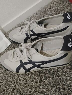 Onitsuka Tiger Mexico 66 by Asics Cream and Navy Low-Profile Sneakers
